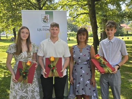 Županjina pisarna na prostem (1)